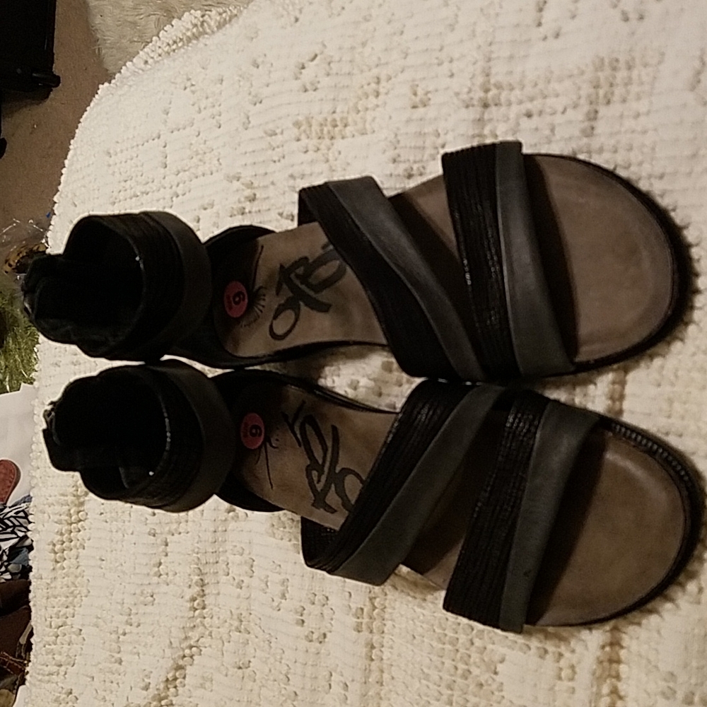 OTBT Black and Gray Strappy Ankle-Wrap Sandals